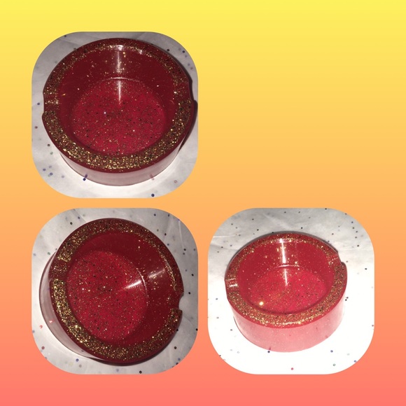 Glitter red ashtray - Picture 1 of 1